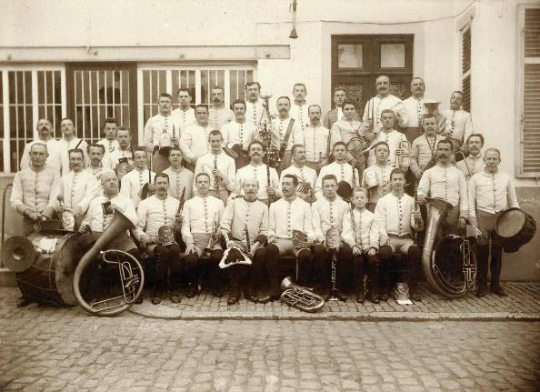 De Halse Harmonie in 1898 bij de herdenking van 100 jaar Boerenkrijg  © Koninklijke Harmonie Sinte-Cecilia Halle